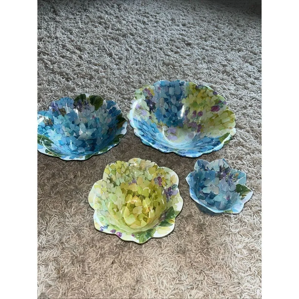 Shabby Chic Set of 4 Flower shaped Melamine Serving Bowls White Multicolor